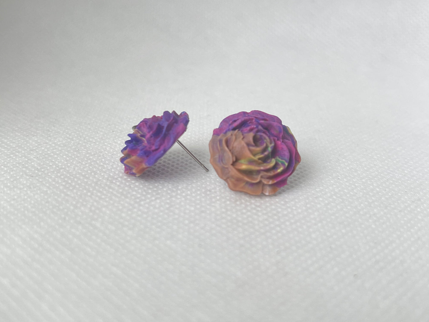 Flower stud earrings