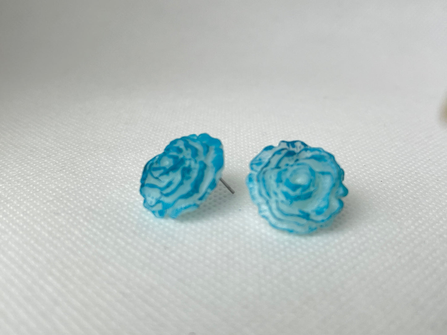 Flower stud earrings