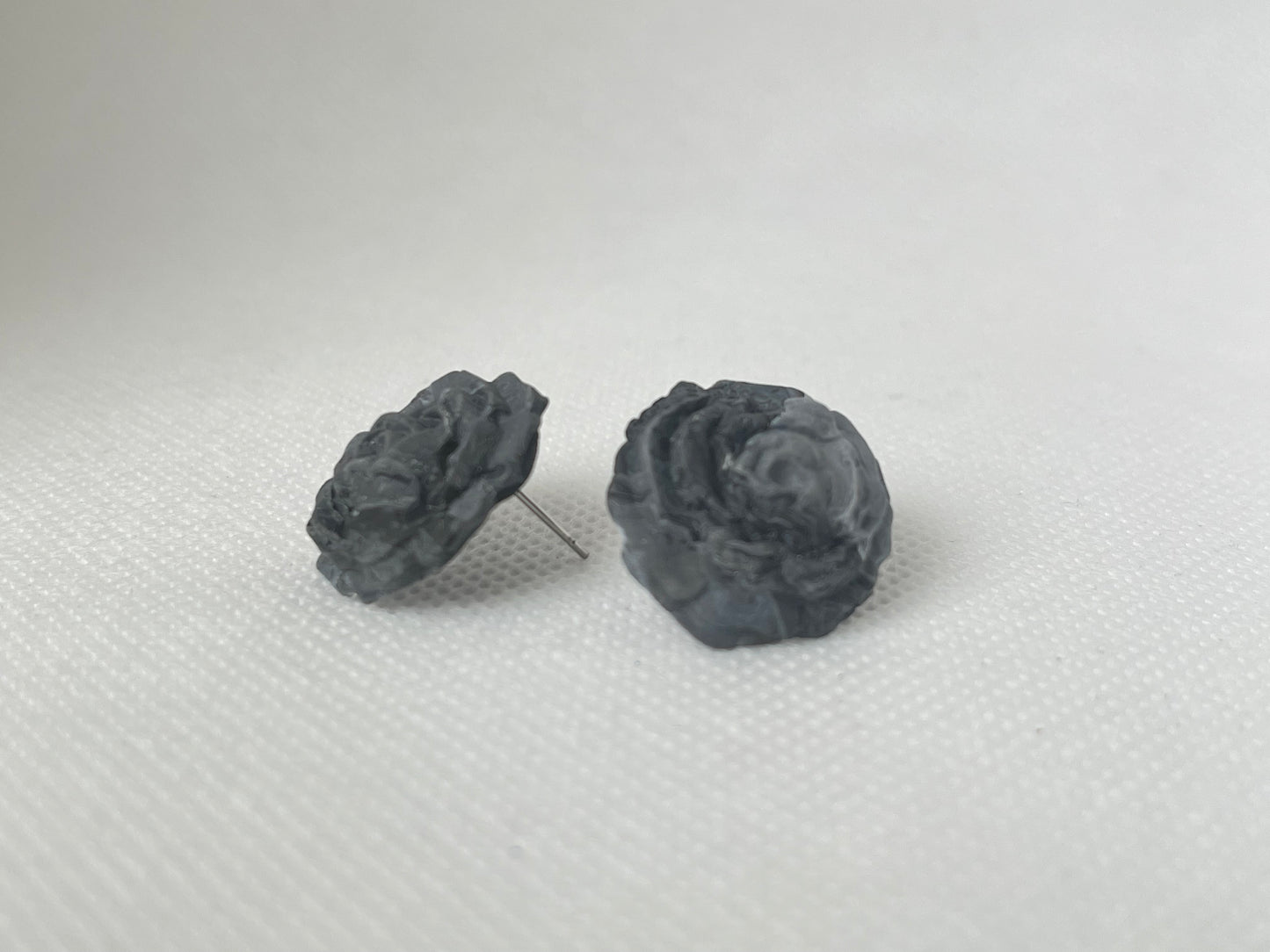 Flower stud earrings