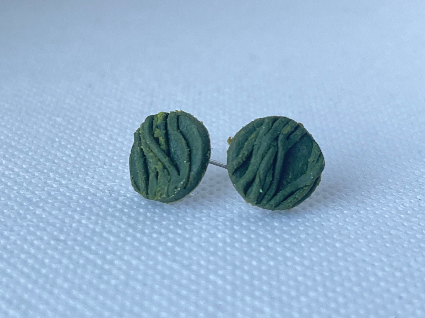 Loose end stud earrings