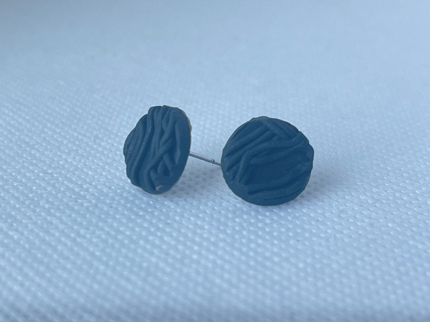Loose end stud earrings