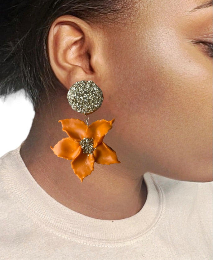 Dangling flower earrings