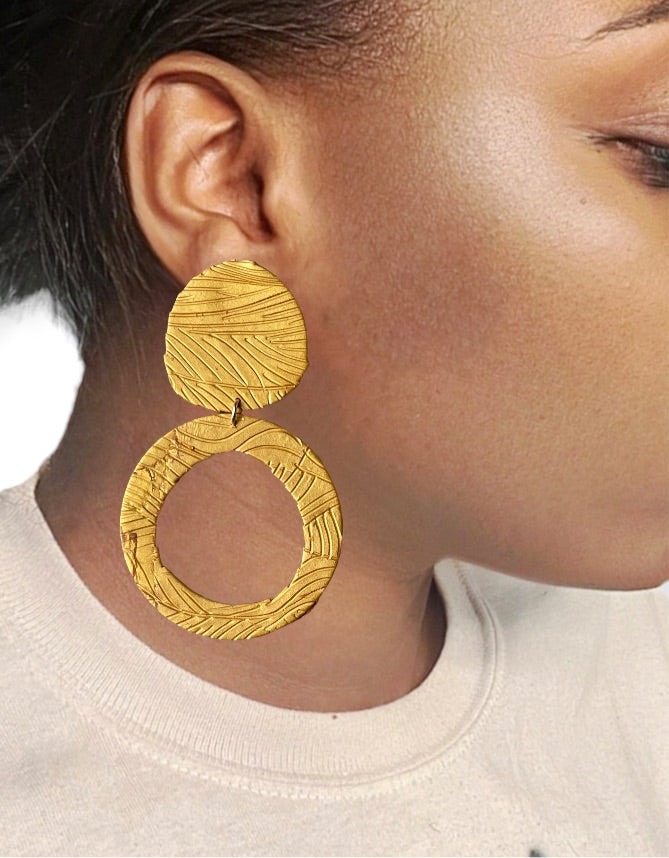 Golden curve earrings
